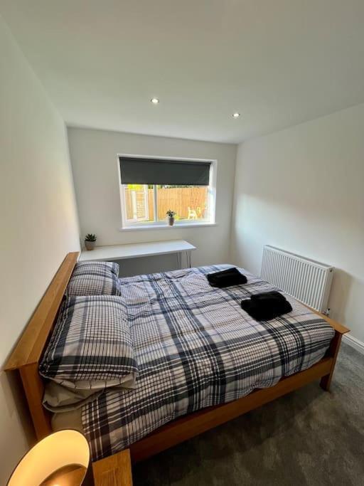 Modern Bungalow In Good Location Aberdulais Exterior photo